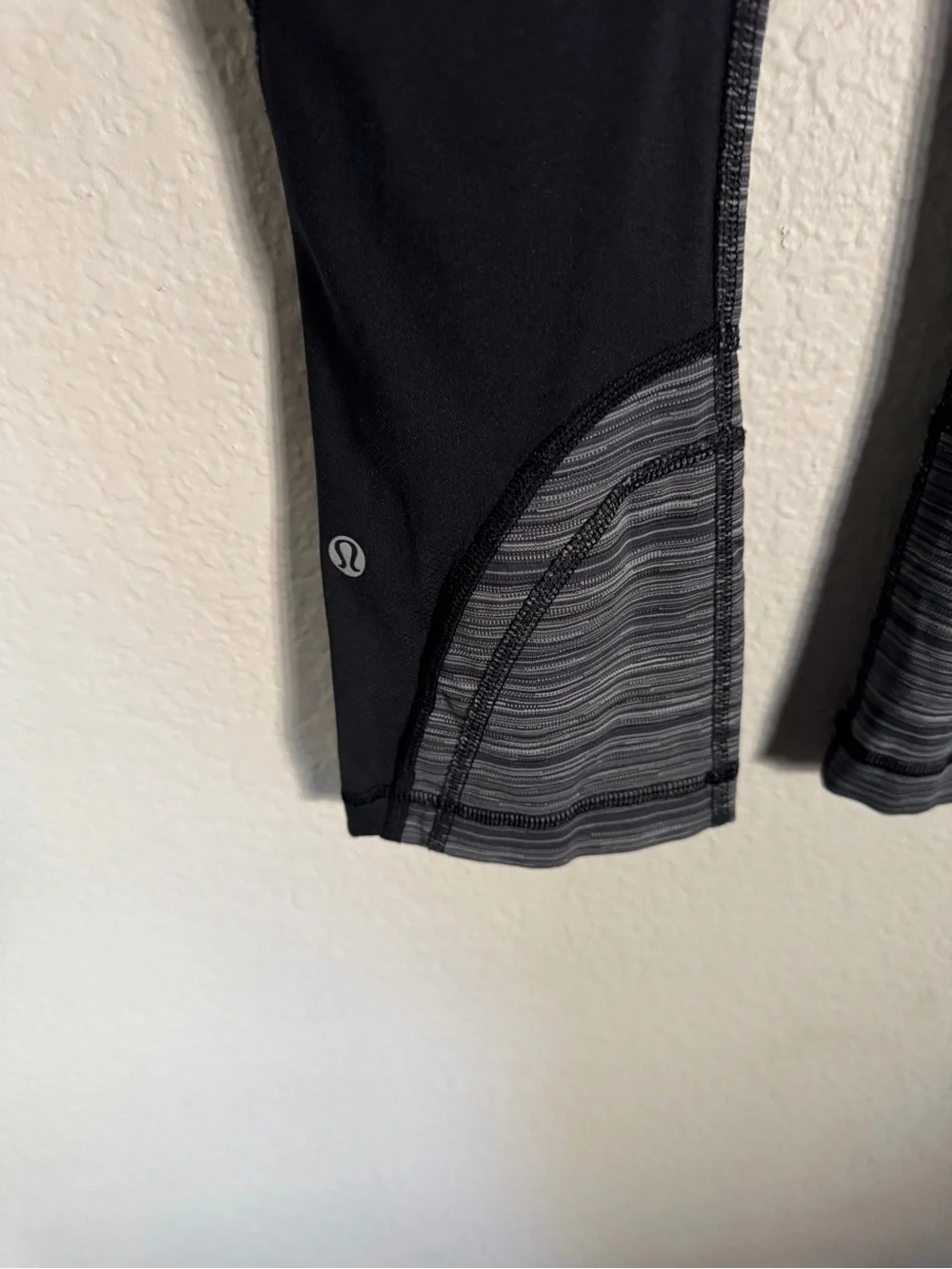 Lululemon Gray Striped Capri Workout Leggings Size 8